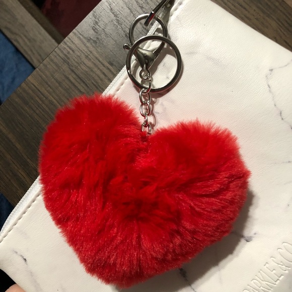 ✨HP✨ ❤️Marble Heart Cosmetic Clutch - Picture 2 of 4